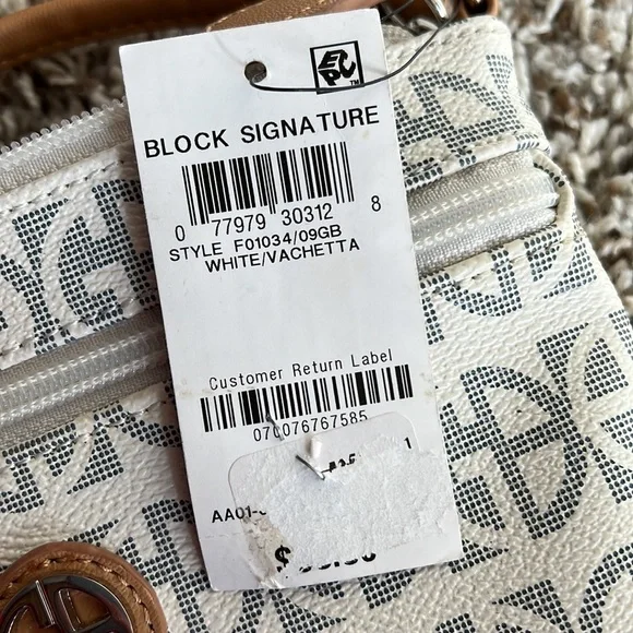 Brand new Giani Bernini small purse handbag clutch cream with navy signature non - Picture 9 of 9